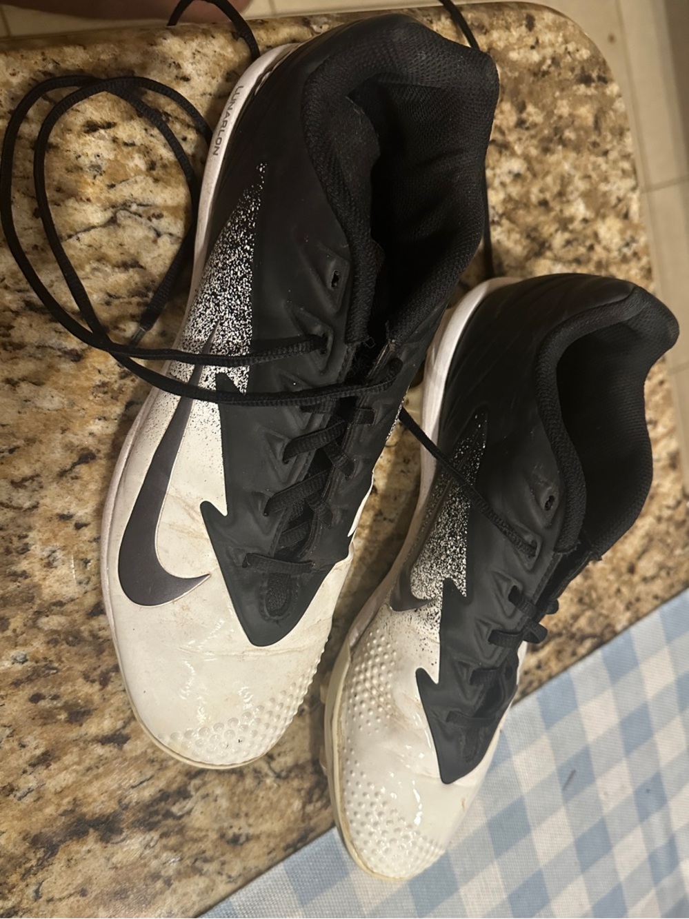 Nike vapors lunar on Men’s Black and White baseball cleats with Speckled Detail